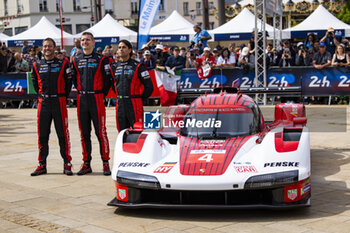 2024-06-08 - 04 JAMINET Mathieu (fra), NASR Felipe (bra), TANDY Nick (gbr), Porsche Penske Motorsport, Porsche 963 #04, Hypercar, portrait during the Scrutineering of the 2024 24 Hours of Le Mans, 4th round of the 2024 FIA World Endurance Championship, on the Place de la République, from June 7 to 8, 2024 in Le Mans, France - 24 HEURES DU MANS 2024 - SCRUTINEERING - ENDURANCE - MOTORS