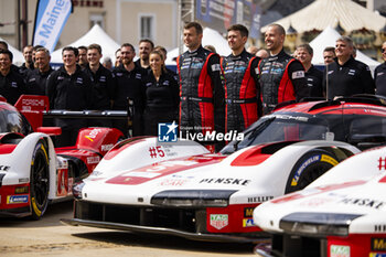 2024-06-08 - 05 CAMPBELL Matt (aus), CHRISTENSEN Michael (dnk), MAKOWIECKI Frédéric (fra), Porsche Penske Motorsport, Porsche 963 #05, Hypercar, FIA WEC, portrait during the Scrutineering of the 2024 24 Hours of Le Mans, 4th round of the 2024 FIA World Endurance Championship, on the Place de la République, from June 7 to 8, 2024 in Le Mans, France - 24 HEURES DU MANS 2024 - SCRUTINEERING - ENDURANCE - MOTORS