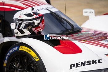 2024-06-08 - LOTTERER André (ger), Porsche Penske Motorsport, Porsche 963 #06, Hypercar, FIA WEC, portrait, helmet during the Scrutineering of the 2024 24 Hours of Le Mans, 4th round of the 2024 FIA World Endurance Championship, on the Place de la République, from June 7 to 8, 2024 in Le Mans, France - 24 HEURES DU MANS 2024 - SCRUTINEERING - ENDURANCE - MOTORS