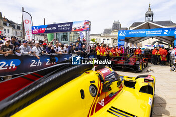 2024-06-08 - 51 PIER GUIDI Alessandro (ita), CALADO James (gbr), GIOVINAZZI Antonio (ita), Ferrari AF Corse, Ferrari 499P #51, Hypercar, FIA WEC, ambiance during the Scrutineering of the 2024 24 Hours of Le Mans, 4th round of the 2024 FIA World Endurance Championship, on the Place de la République, from June 7 to 8, 2024 in Le Mans, France - 24 HEURES DU MANS 2024 - SCRUTINEERING - ENDURANCE - MOTORS