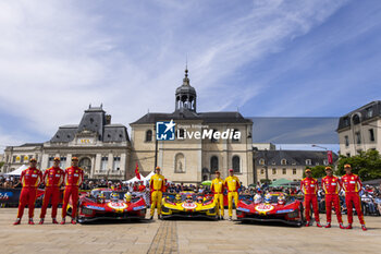 2024-06-08 - 51 PIER GUIDI Alessandro (ita), CALADO James (gbr), GIOVINAZZI Antonio (ita), Ferrari AF Corse, Ferrari 499P #51, Hypercar, FIA WEC, 83 KUBICA Robert (pol), SHWARTZMAN Robert (isr), YE Yifei (chn), AF Corse, Ferrari 499P #83, Hypercar, FIA WEC, 50 FUOCO Antonio (ita), MOLINA Miguel (spa), NIELSEN Nicklas (dnk), Ferrari AF Corse, Ferrari 499P #50, Hypercar, FIA WEC, portrait during the Scrutineering of the 2024 24 Hours of Le Mans, 4th round of the 2024 FIA World Endurance Championship, on the Place de la République, from June 7 to 8, 2024 in Le Mans, France - 24 HEURES DU MANS 2024 - SCRUTINEERING - ENDURANCE - MOTORS