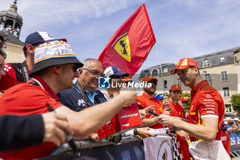 2024-06-08 - CALADO James (gbr), Ferrari AF Corse, Ferrari 499P #51, Hypercar, FIA WEC, portrait during the Scrutineering of the 2024 24 Hours of Le Mans, 4th round of the 2024 FIA World Endurance Championship, on the Place de la République, from June 7 to 8, 2024 in Le Mans, France - 24 HEURES DU MANS 2024 - SCRUTINEERING - ENDURANCE - MOTORS