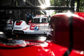 2024-06-08 - 06 ESTRE Kevin (fra), LOTTERER André (ger), VANTHOOR Laurens (bel), Porsche Penske Motorsport, Porsche 963 #06, Hypercar, FIA WEC, action during the Scrutineering of the 2024 24 Hours of Le Mans, 4th round of the 2024 FIA World Endurance Championship, on the Place de la République, from June 7 to 8, 2024 in Le Mans, France - 24 HEURES DU MANS 2024 - SCRUTINEERING - ENDURANCE - MOTORS