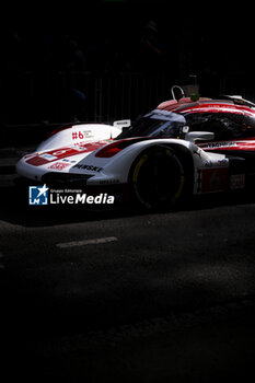 2024-06-08 - 06 ESTRE Kevin (fra), LOTTERER André (ger), VANTHOOR Laurens (bel), Porsche Penske Motorsport, Porsche 963 #06, Hypercar, FIA WEC, action during the Scrutineering of the 2024 24 Hours of Le Mans, 4th round of the 2024 FIA World Endurance Championship, on the Place de la République, from June 7 to 8, 2024 in Le Mans, France - 24 HEURES DU MANS 2024 - SCRUTINEERING - ENDURANCE - MOTORS