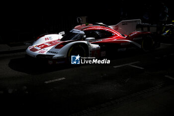 2024-06-08 - 06 ESTRE Kevin (fra), LOTTERER André (ger), VANTHOOR Laurens (bel), Porsche Penske Motorsport, Porsche 963 #06, Hypercar, FIA WEC, action during the Scrutineering of the 2024 24 Hours of Le Mans, 4th round of the 2024 FIA World Endurance Championship, on the Place de la République, from June 7 to 8, 2024 in Le Mans, France - 24 HEURES DU MANS 2024 - SCRUTINEERING - ENDURANCE - MOTORS