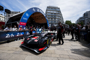 2024-06-08 - 07 LOPEZ José María (arg), KOBAYASHI Kamui (jpn), DE VRIES Nyck (nld), Toyota Gazoo Racing, Toyota GR010 - Hybrid #07, Hypercar, FIA WEC, action during the Scrutineering of the 2024 24 Hours of Le Mans, 4th round of the 2024 FIA World Endurance Championship, on the Place de la République, from June 7 to 8, 2024 in Le Mans, France - 24 HEURES DU MANS 2024 - SCRUTINEERING - ENDURANCE - MOTORS