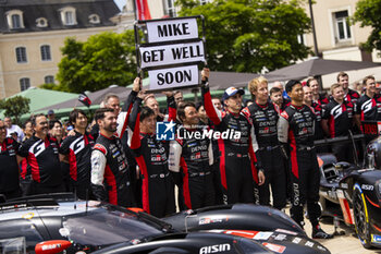 2024-06-08 - 07 LOPEZ José María (arg), KOBAYASHI Kamui (jpn), DE VRIES Nyck (nld), Toyota Gazoo Racing, Toyota GR010 - Hybrid #07, Hypercar, FIA WEC, 08 BUEMI Sébastien (swi), HARTLEY Brendon (nzl), HIRAKAWA Ryo (jpn), Toyota Gazoo Racing, Toyota GR010 - Hybrid #08, Hypercar, FIA WEC, portrait, Get well Soon Mike Conway during the Scrutineering of the 2024 24 Hours of Le Mans, 4th round of the 2024 FIA World Endurance Championship, on the Place de la République, from June 7 to 8, 2024 in Le Mans, France - 24 HEURES DU MANS 2024 - SCRUTINEERING - ENDURANCE - MOTORS