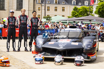 2024-06-08 - 08 BUEMI Sébastien (swi), HARTLEY Brendon (nzl), HIRAKAWA Ryo (jpn), Toyota Gazoo Racing, Toyota GR010 - Hybrid #08, Hypercar, FIA WEC, portrait during the Scrutineering of the 2024 24 Hours of Le Mans, 4th round of the 2024 FIA World Endurance Championship, on the Place de la République, from June 7 to 8, 2024 in Le Mans, France - 24 HEURES DU MANS 2024 - SCRUTINEERING - ENDURANCE - MOTORS