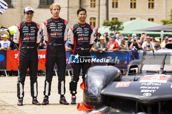 2024-06-08 - 08 BUEMI Sébastien (swi), HARTLEY Brendon (nzl), HIRAKAWA Ryo (jpn), Toyota Gazoo Racing, Toyota GR010 - Hybrid #08, Hypercar, FIA WEC, portrait during the Scrutineering of the 2024 24 Hours of Le Mans, 4th round of the 2024 FIA World Endurance Championship, on the Place de la République, from June 7 to 8, 2024 in Le Mans, France - 24 HEURES DU MANS 2024 - SCRUTINEERING - ENDURANCE - MOTORS