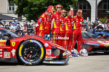 2024-06-08 - 50 FUOCO Antonio (ita), MOLINA Miguel (spa), NIELSEN Nicklas (dnk), Ferrari AF Corse, Ferrari 499P #50, Hypercar, FIA WEC, 51 PIER GUIDI Alessandro (ita), CALADO James (gbr), GIOVINAZZI Antonio (ita), Ferrari AF Corse, Ferrari 499P #51, Hypercar, FIA WEC, ambiance during the Scrutineering of the 2024 24 Hours of Le Mans, 4th round of the 2024 FIA World Endurance Championship, on the Place de la République, from June 7 to 8, 2024 in Le Mans, France - 24 HEURES DU MANS 2024 - SCRUTINEERING - ENDURANCE - MOTORS