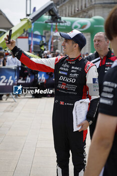 2024-06-08 - BUEMI Sébastien (swi), Toyota Gazoo Racing, Toyota GR010 - Hybrid #08, Hypercar, FIA WEC, portrait during the Scrutineering of the 2024 24 Hours of Le Mans, 4th round of the 2024 FIA World Endurance Championship, on the Place de la République, from June 7 to 8, 2024 in Le Mans, France - 24 HEURES DU MANS 2024 - SCRUTINEERING - ENDURANCE - MOTORS