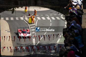 2024-06-08 - 05 CAMPBELL Matt (aus), CHRISTENSEN Michael (dnk), MAKOWIECKI Frédéric (fra), Porsche Penske Motorsport, Porsche 963 #05, Hypercar, FIA WEC, action during the City Centre Procession of the 2024 24 Hours of Le Mans, 4th round of the 2024 FIA World Endurance Championship, on June 8, 2024 in Le Mans, France - 24 HEURES DU MANS 2024 - CITY CENTRE PROCESSION - ENDURANCE - MOTORS