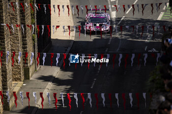 2024-06-08 - 85 BOVY Sarah (bel), FREY Rahel (swi), GATTING Michelle (dnk), Iron Dames, Lamborghini Huracan GT3 Evo2 #85, LM GT3, FIA WEC, action during the City Centre Procession of the 2024 24 Hours of Le Mans, 4th round of the 2024 FIA World Endurance Championship, on June 8, 2024 in Le Mans, France - 24 HEURES DU MANS 2024 - CITY CENTRE PROCESSION - ENDURANCE - MOTORS