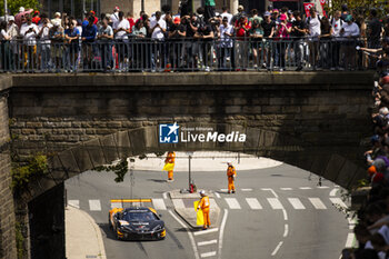 2024-06-08 - 95 SATO Marino (jpn), PINO Nico (chl), HAMAGHUCHI Hiroshi (jpn), United Autosports, McLaren 720S GT3 Evo #95, LM GT3, FIA WEC, action during the City Centre Procession of the 2024 24 Hours of Le Mans, 4th round of the 2024 FIA World Endurance Championship, on June 8, 2024 in Le Mans, France - 24 HEURES DU MANS 2024 - CITY CENTRE PROCESSION - ENDURANCE - MOTORS