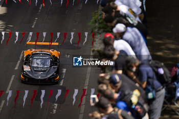 2024-06-08 - 95 SATO Marino (jpn), PINO Nico (chl), HAMAGHUCHI Hiroshi (jpn), United Autosports, McLaren 720S GT3 Evo #95, LM GT3, FIA WEC, action during the City Centre Procession of the 2024 24 Hours of Le Mans, 4th round of the 2024 FIA World Endurance Championship, on June 8, 2024 in Le Mans, France - 24 HEURES DU MANS 2024 - CITY CENTRE PROCESSION - ENDURANCE - MOTORS