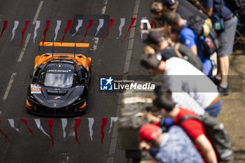 2024-06-08 - 95 SATO Marino (jpn), PINO Nico (chl), HAMAGHUCHI Hiroshi (jpn), United Autosports, McLaren 720S GT3 Evo #95, LM GT3, FIA WEC, action during the City Centre Procession of the 2024 24 Hours of Le Mans, 4th round of the 2024 FIA World Endurance Championship, on June 8, 2024 in Le Mans, France - 24 HEURES DU MANS 2024 - CITY CENTRE PROCESSION - ENDURANCE - MOTORS