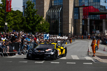 2024-06-08 - 82 JUNCADELLA Daniel (spa), BAUD Sébastien (fra), KOIZUMI Hiroshi (jpn), TF Sport, Corvette Z06 GT3.R #82, LM GT3, FIA WEC, action during the City Centre Procession of the 2024 24 Hours of Le Mans, 4th round of the 2024 FIA World Endurance Championship, on June 8, 2024 in Le Mans, France - 24 HEURES DU MANS 2024 - CITY CENTRE PROCESSION - ENDURANCE - MOTORS