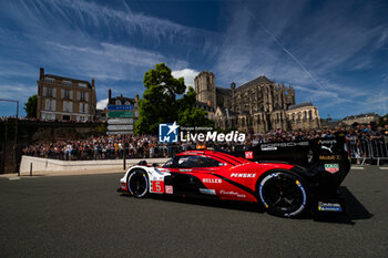 2024-06-08 - 05 CAMPBELL Matt (aus), CHRISTENSEN Michael (dnk), MAKOWIECKI Frédéric (fra), Porsche Penske Motorsport, Porsche 963 #05, Hypercar, FIA WEC, action during the City Centre Procession of the 2024 24 Hours of Le Mans, 4th round of the 2024 FIA World Endurance Championship, on June 8, 2024 in Le Mans, France - 24 HEURES DU MANS 2024 - CITY CENTRE PROCESSION - ENDURANCE - MOTORS