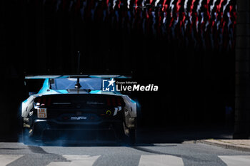 2024-06-08 - 77 BARKER Ben (gbr), HARDWICK Ryan (usa), ROBICHON Zacharie (can), Proton Competition, Ford Mustang GT3 #77, LM GT3, FIA WEC, action during the City Centre Procession of the 2024 24 Hours of Le Mans, 4th round of the 2024 FIA World Endurance Championship, on June 8, 2024 in Le Mans, France - 24 HEURES DU MANS 2024 - CITY CENTRE PROCESSION - ENDURANCE - MOTORS