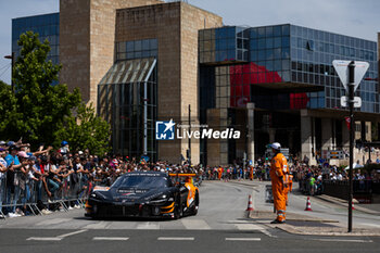 2024-06-08 - 95 SATO Marino (jpn), PINO Nico (chl), HAMAGHUCHI Hiroshi (jpn), United Autosports, McLaren 720S GT3 Evo #95, LM GT3, FIA WEC, action during the City Centre Procession of the 2024 24 Hours of Le Mans, 4th round of the 2024 FIA World Endurance Championship, on June 8, 2024 in Le Mans, France - 24 HEURES DU MANS 2024 - CITY CENTRE PROCESSION - ENDURANCE - MOTORS