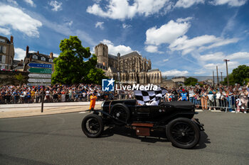 2024-06-08 - Bentley 3 Litre Sport during the City Centre Procession of the 2024 24 Hours of Le Mans, 4th round of the 2024 FIA World Endurance Championship, on June 8, 2024 in Le Mans, France - 24 HEURES DU MANS 2024 - CITY CENTRE PROCESSION - ENDURANCE - MOTORS