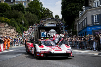 2024-06-08 - 05 CAMPBELL Matt (aus), CHRISTENSEN Michael (dnk), MAKOWIECKI Frédéric (fra), Porsche Penske Motorsport, Porsche 963 #05, Hypercar, FIA WEC, action during the City Centre Procession of the 2024 24 Hours of Le Mans, 4th round of the 2024 FIA World Endurance Championship, on June 8, 2024 in Le Mans, France - 24 HEURES DU MANS 2024 - CITY CENTRE PROCESSION - ENDURANCE - MOTORS