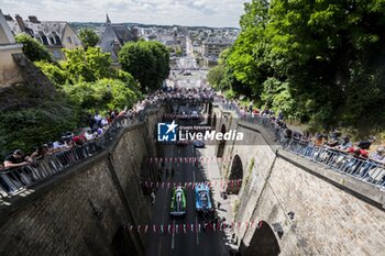 2024-06-08 - Family picture, atmosphere, during the City Centre Procession of the 2024 24 Hours of Le Mans, 4th round of the 2024 FIA World Endurance Championship, on June 8, 2024 in Le Mans, France - 24 HEURES DU MANS 2024 - CITY CENTRE PROCESSION - ENDURANCE - MOTORS