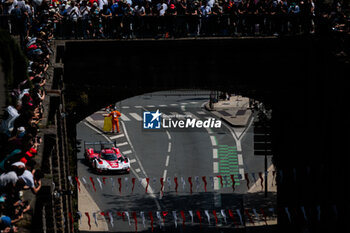 2024-06-08 - 05 CAMPBELL Matt (aus), CHRISTENSEN Michael (dnk), MAKOWIECKI Frédéric (fra), Porsche Penske Motorsport, Porsche 963 #05, Hypercar, FIA WEC, action during the City Centre Procession of the 2024 24 Hours of Le Mans, 4th round of the 2024 FIA World Endurance Championship, on June 8, 2024 in Le Mans, France - 24 HEURES DU MANS 2024 - CITY CENTRE PROCESSION - ENDURANCE - MOTORS