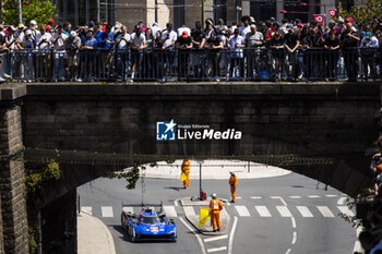 2024-06-08 - 02 BAMBER Earl (nzl), LYNN Alex (gbr), PALOU Alex (spa), Cadillac Racing, Cadillac V-Series.R #02, Hypercar, FIA WEC, action during the City Centre Procession of the 2024 24 Hours of Le Mans, 4th round of the 2024 FIA World Endurance Championship, on June 8, 2024 in Le Mans, France - 24 HEURES DU MANS 2024 - CITY CENTRE PROCESSION - ENDURANCE - MOTORS