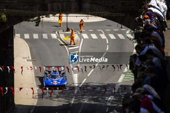 2024-06-08 - 02 BAMBER Earl (nzl), LYNN Alex (gbr), PALOU Alex (spa), Cadillac Racing, Cadillac V-Series.R #02, Hypercar, FIA WEC, action during the City Centre Procession of the 2024 24 Hours of Le Mans, 4th round of the 2024 FIA World Endurance Championship, on June 8, 2024 in Le Mans, France - 24 HEURES DU MANS 2024 - CITY CENTRE PROCESSION - ENDURANCE - MOTORS