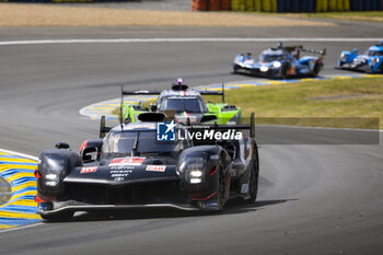 2024-06-09 - 08 BUEMI Sébastien (swi), HARTLEY Brendon (nzl), HIRAKAWA Ryo (jpn), Toyota Gazoo Racing, Toyota GR010 - Hybrid #08, Hypercar, FIA WEC, action during the Free Practice 1 - Test Day of the 2024 24 Hours of Le Mans, 4th round of the 2024 FIA World Endurance Championship, on the Circuit des 24 Heures du Mans, on June 9, 2024 in Le Mans, France - 24 HEURES DU MANS 2024 - FREE PRACTICE 1 - TEST DAY - ENDURANCE - MOTORS