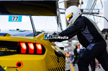2024-06-09 - 44 HARTSHORNE John (gbr), TUCK Ben (ger), MIES Christopher (ger), Proton Competition, Ford Mustang LMGT3, LMGT3, mechanic, mecanicien during the Free Practice 1 - Test Day of the 2024 24 Hours of Le Mans, 4th round of the 2024 FIA World Endurance Championship, on the Circuit des 24 Heures du Mans, on June 9, 2024 in Le Mans, France - 24 HEURES DU MANS 2024 - FREE PRACTICE 1 - TEST DAY - ENDURANCE - MOTORS
