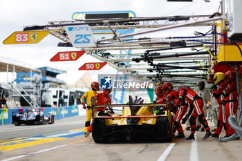 2024-06-09 - 83 KUBICA Robert (pol), SHWARTZMAN Robert (isr), YE Yifei (chn), AF Corse, Ferrari 499P #83, Hypercar, FIA WEC, pitstop, arrêt aux stands, during the Free Practice 1 - Test Day of the 2024 24 Hours of Le Mans, 4th round of the 2024 FIA World Endurance Championship, on the Circuit des 24 Heures du Mans, on June 9, 2024 in Le Mans, France - 24 HEURES DU MANS 2024 - FREE PRACTICE 1 - TEST DAY - ENDURANCE - MOTORS
