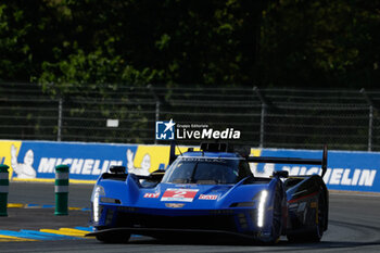 2024-06-09 - 02 BAMBER Earl (nzl), LYNN Alex (gbr), PALOU Alex (spa), Cadillac Racing, Cadillac V-Series.R #02, Hypercar, FIA WEC, action during the Free Practice 1 - Test Day of the 2024 24 Hours of Le Mans, 4th round of the 2024 FIA World Endurance Championship, on the Circuit des 24 Heures du Mans, on June 9, 2024 in Le Mans, France - 24 HEURES DU MANS 2024 - FREE PRACTICE 1 - TEST DAY - ENDURANCE - MOTORS