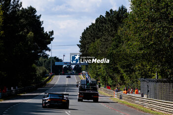 2024-06-09 - Truck on the track, piste, during the Free Practice 1 - Test Day of the 2024 24 Hours of Le Mans, 4th round of the 2024 FIA World Endurance Championship, on the Circuit des 24 Heures du Mans, on June 9, 2024 in Le Mans, France - 24 HEURES DU MANS 2024 - FREE PRACTICE 1 - TEST DAY - ENDURANCE - MOTORS