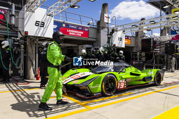 2024-06-09 - 19 GROSJEAN Romain (fra), CALDARELLI Andrea (ita), CAIROLI Matteo (ita), Lamborghini Iron Lynx, Lamborghini SC63 #19, Hypercar, ambiance during the Free Practice 2 - Test Day of the 2024 24 Hours of Le Mans, 4th round of the 2024 FIA World Endurance Championship, on the Circuit des 24 Heures du Mans, on June 9, 2024 in Le Mans, France - 24 HEURES DU MANS 2024 - FREE PRACTICE 2 - TEST DAY - ENDURANCE - MOTORS