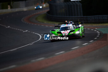 2024-06-09 - 19 GROSJEAN Romain (fra), CALDARELLI Andrea (ita), CAIROLI Matteo (ita), Lamborghini Iron Lynx, Lamborghini SC63 #19, Hypercar, action during the Free Practice 2 - Test Day of the 2024 24 Hours of Le Mans, 4th round of the 2024 FIA World Endurance Championship, on the Circuit des 24 Heures du Mans, on June 9, 2024 in Le Mans, France - 24 HEURES DU MANS 2024 - FREE PRACTICE 2 - TEST DAY - ENDURANCE - MOTORS