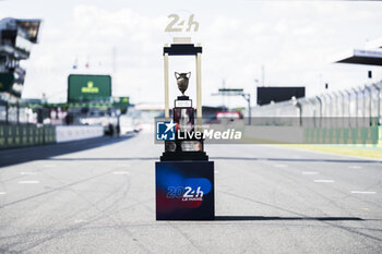 2024-06-11 - 24H Le Mans trophy, during the 2024 24 Hours of Le Mans, 4th round of the 2024 FIA World Endurance Championship, on the Circuit des 24 Heures du Mans, on June 11, 2024 in Le Mans, France - 24 HEURES DU MANS 2024 - TUESDAY - ENDURANCE - MOTORS