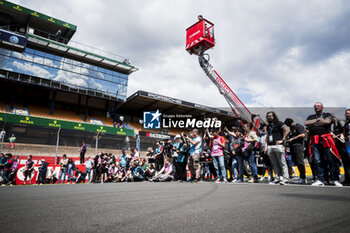 2024-06-11 - Photographers, media, atmosphere during the 2024 24 Hours of Le Mans, 4th round of the 2024 FIA World Endurance Championship, on the Circuit des 24 Heures du Mans, on June 11, 2024 in Le Mans, France - 24 HEURES DU MANS 2024 - TUESDAY - ENDURANCE - MOTORS