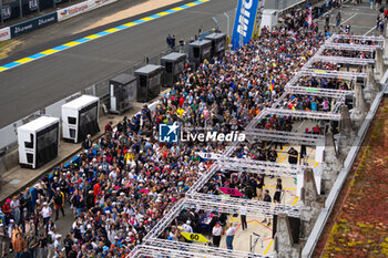2024-06-11 - Autograph session during the 2024 24 Hours of Le Mans, 4th round of the 2024 FIA World Endurance Championship, on the Circuit des 24 Heures du Mans, on June 11, 2024 in Le Mans, France - 24 HEURES DU MANS 2024 - TUESDAY - ENDURANCE - MOTORS