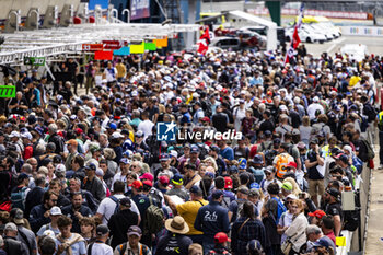 2024-06-11 - Fans during the 2024 24 Hours of Le Mans, 4th round of the 2024 FIA World Endurance Championship, on the Circuit des 24 Heures du Mans, on June 11, 2024 in Le Mans, France - 24 HEURES DU MANS 2024 - TUESDAY - ENDURANCE - MOTORS