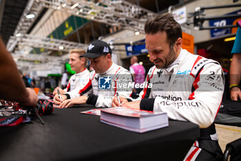 2024-06-11 - IRIBE Brendan (usa), Inception Racing, McLaren 720S LMGT3 Evo, LM GT3, portrait during the 2024 24 Hours of Le Mans, 4th round of the 2024 FIA World Endurance Championship, on the Circuit des 24 Heures du Mans, on June 11, 2024 in Le Mans, France - 24 HEURES DU MANS 2024 - TUESDAY - ENDURANCE - MOTORS