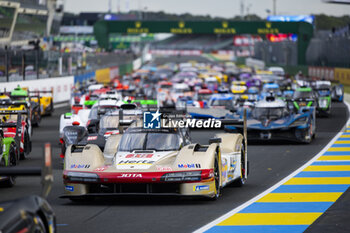 2024-06-11 - 12 STEVENS Will (gbr), ILOTT Callum (gbr), NATO Norman (fra), Hertz Team Jota, Porsche 963 #12, Hypercar, FIA WEC, ambiance during the 2024 24 Hours of Le Mans, 4th round of the 2024 FIA World Endurance Championship, on the Circuit des 24 Heures du Mans, on June 11, 2024 in Le Mans, France - 24 HEURES DU MANS 2024 - TUESDAY - ENDURANCE - MOTORS