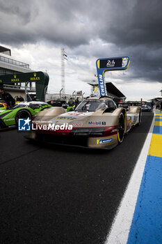 2024-06-11 - 12 STEVENS Will (gbr), ILOTT Callum (gbr), NATO Norman (fra), Hertz Team Jota, Porsche 963 #12, Hypercar, FIA WEC, action family picture during the 2024 24 Hours of Le Mans, 4th round of the 2024 FIA World Endurance Championship, on the Circuit des 24 Heures du Mans, on June 11, 2024 in Le Mans, France - 24 HEURES DU MANS 2024 - TUESDAY - ENDURANCE - MOTORS
