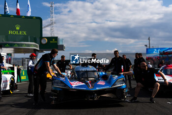 2024-06-11 - 36 VAXIVIERE Matthieu (fra), SCHUMACHER Mick (ger), LAPIERRE Nicolas (fra), Alpine Endurance Team, Alpine A424 #36, Hypercar, FIA WEC, action, family picture during the 2024 24 Hours of Le Mans, 4th round of the 2024 FIA World Endurance Championship, on the Circuit des 24 Heures du Mans, on June 11, 2024 in Le Mans, France - 24 HEURES DU MANS 2024 - TUESDAY - ENDURANCE - MOTORS