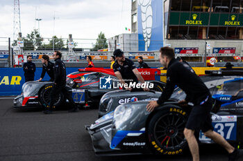 2024-06-11 - 47 RAO Naveen (usa), BELL Matthew (gbr), VESTI Frédérik (dnk), Cool Racing, Oreca 07 - Gibson #47, LMP2 PRO/AM, action, 37 FLUXA Lorenzo (spa), JAKOBSEN Malthe (dnk), MIYATA Ritomo (jpn), Cool Racing, Oreca 07 - Gibson #37, LMP2, action, family picture during the 2024 24 Hours of Le Mans, 4th round of the 2024 FIA World Endurance Championship, on the Circuit des 24 Heures du Mans, on June 11, 2024 in Le Mans, France - 24 HEURES DU MANS 2024 - TUESDAY - ENDURANCE - MOTORS