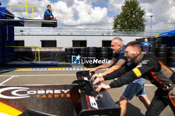 2024-06-12 - Michelin mechanic, mecanicien during the Road to Le Mans 2024, 3rd round of the 2024 Michelin Le Mans Cup, on the Circuit des 24 Heures du Mans, from June 12 to 15, 2024 in Le Mans, France - AUTO - ROAD TO LE MANS 2024 - ENDURANCE - MOTORS