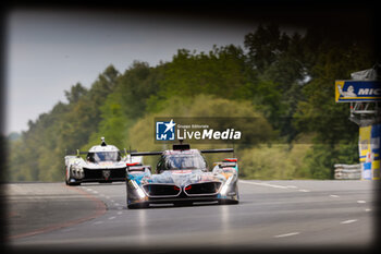 2024-06-12 - 20 VAN DER LINDE Sheldon (zaf), FRIJNS Robin (nld), RAST René (ger), BMW M Team WRT, BMW Hybrid V8 #20, Hypercar, FIA WEC, action during the 2024 24 Hours of Le Mans, 4th round of the 2024 FIA World Endurance Championship, on the Circuit des 24 Heures du Mans, on June 12, 2024 in Le Mans, France - 24 HEURES DU MANS 2024 - WEDNESDAY - ENDURANCE - MOTORS