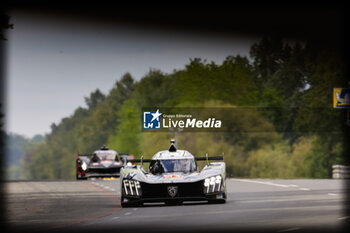 2024-06-12 - 93 VERGNE Jean-Eric (fra), JENSEN Mikkel (dnk), MULLER Nico (swi), Peugeot TotalEnergies, Peugeot 9x8 #93, Hypercar, FIA WEC, action during the 2024 24 Hours of Le Mans, 4th round of the 2024 FIA World Endurance Championship, on the Circuit des 24 Heures du Mans, on June 12, 2024 in Le Mans, France - 24 HEURES DU MANS 2024 - WEDNESDAY - ENDURANCE - MOTORS