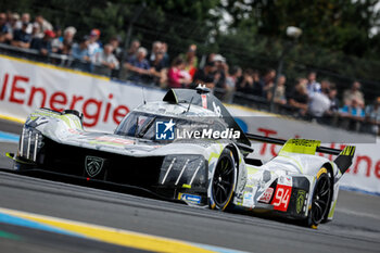 2024-06-12 - 94 VANDOORNE Stoffel (bel), DUVAL Loïc (fra), DI RESTA Paul (gbr), Peugeot TotalEnergies, Peugeot 9x8 #94, Hypercar, FIA WEC, action during the 2024 24 Hours of Le Mans, 4th round of the 2024 FIA World Endurance Championship, on the Circuit des 24 Heures du Mans, on June 12, 2024 in Le Mans, France - 24 HEURES DU MANS 2024 - WEDNESDAY - ENDURANCE - MOTORS